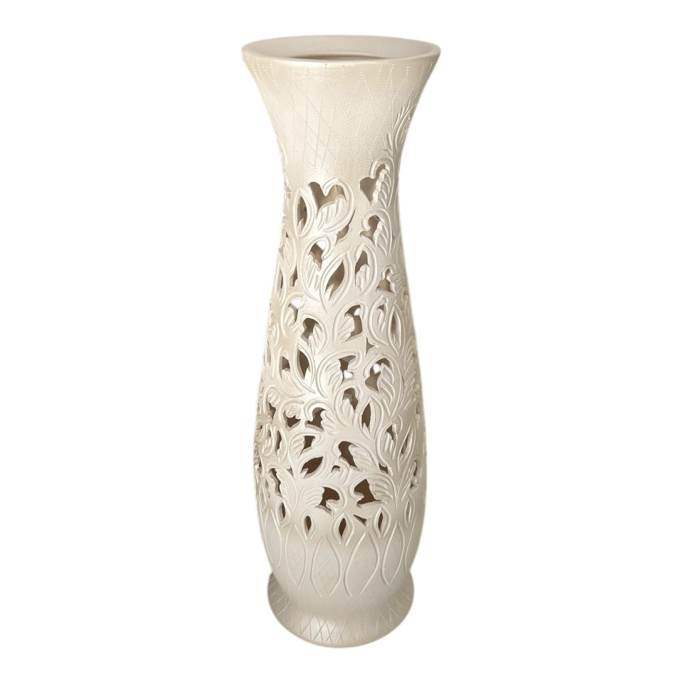 Vaza ceramica alba de podea, model decupat, 65cm